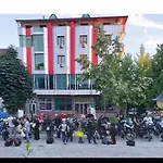Piazza 3*