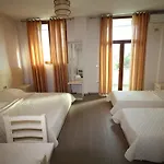 Piazza Hotel