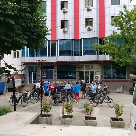 Piazza Hotell Peshkopi