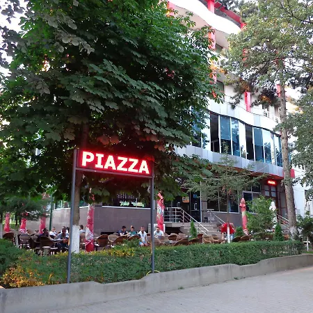 Piazza 3*