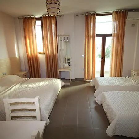 Piazza Hotel