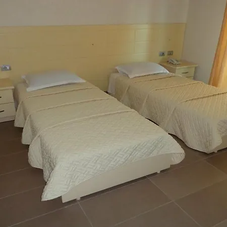 Piazza Hotel