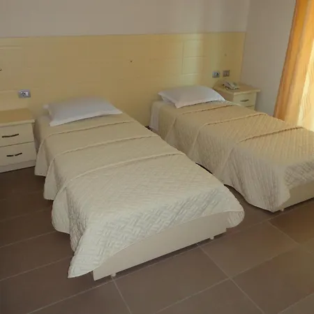 Piazza Hotel
