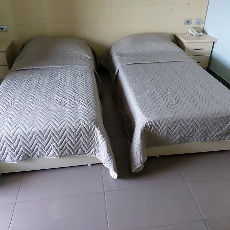 ピアッツァ Peshkopi