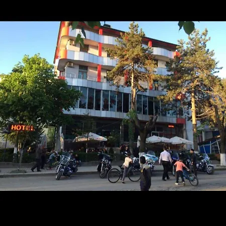 ピアッツァ Peshkopi