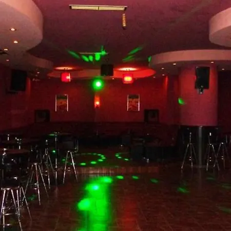 ピアッツァ ホテル 3*