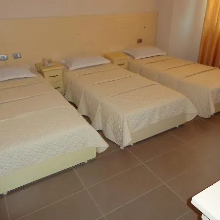 ピアッツァ ホテル 3*