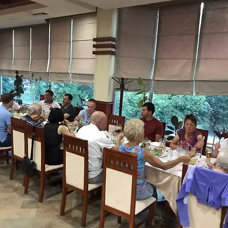 ピアッツァ ホテル 3*