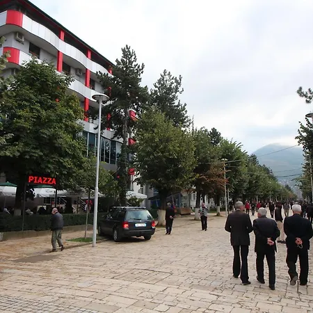 ピアッツァ Peshkopi